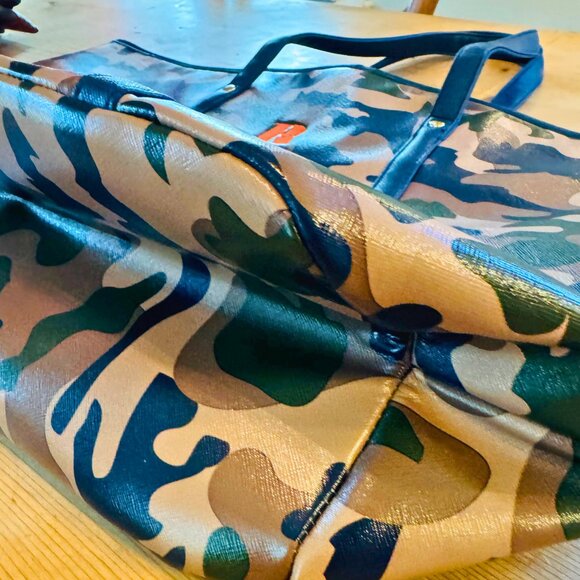 Mark & Graham Camo Tote Bag w/ Matching Pouch - Picture 9 of 9